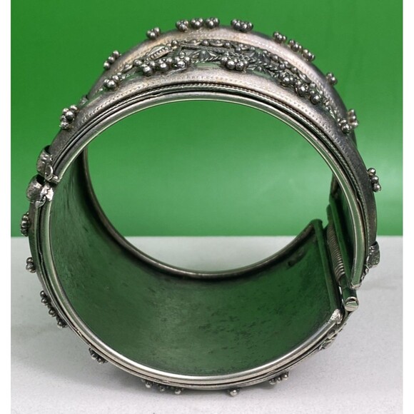 Vtg Cuff Bracelet Clamper Wide Boho Bells Silver tone 2.5" Hinged Mesh Shields - Picture 6 of 8